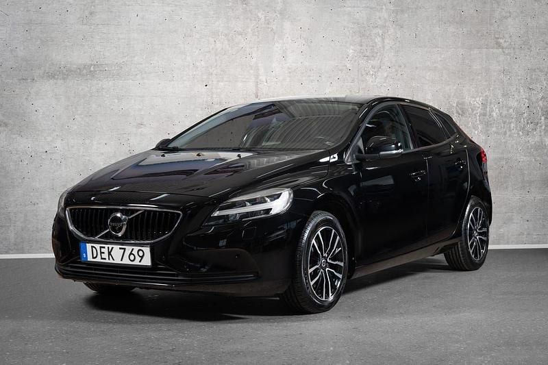 Svart Begagnad 2017 Volvo V40 Business Edition Kombi | 155 000 kr (Marknadspris) - Bild 1/4