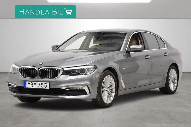 Blå Begagnad 2018 BMW 530 Luxury Line Sedan | 299 900 kr (Superpris) - Bild 1/4