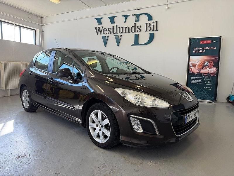 Brun Begagnad 2012 Peugeot 308 Halvkombi | 59 900 kr (Lite dyr) - Bild 1/4