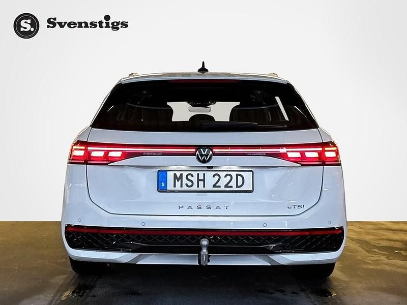 Begagnad VW Passat R-line 150 HK (110 kW) 2025 Vit Kombi