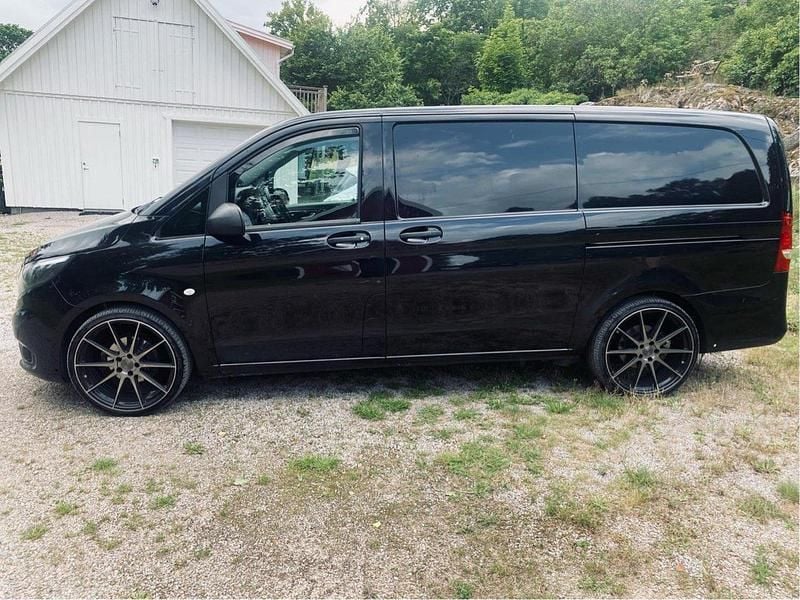 Svart Begagnad 2017 Mercedes Vito Edition Minibuss | 299 000 kr (Marknadspris) - Bild 1/4