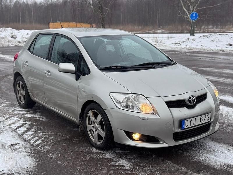 Begagnad Toyota Auris 124 HK (91 kW) 2008 Halvkombi