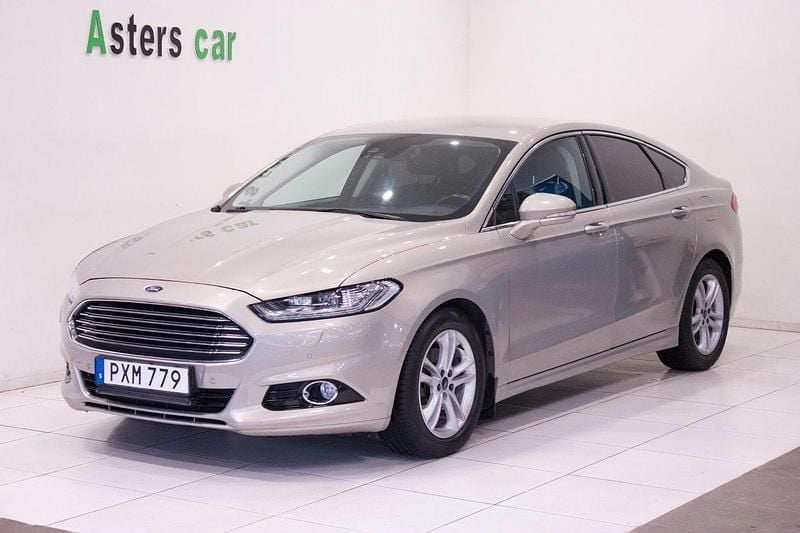 Grå Begagnad 2015 Ford Mondeo Titanium Halvkombi | 149 000 kr (Lite dyr) - Bild 1/4