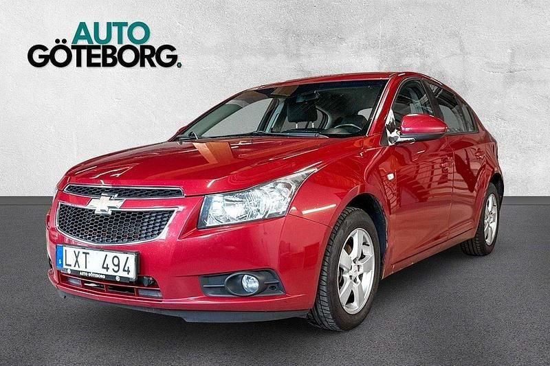 Röd Begagnad 2011 Chevrolet Cruze Halvkombi | 29 900 kr (Marknadspris) - Bild 1/4