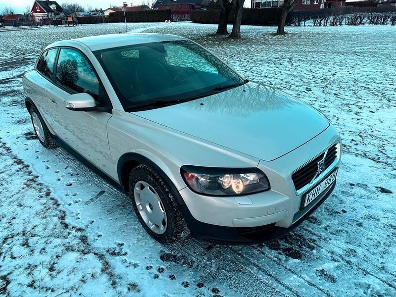 Begagnad Volvo C30 125 HK (91 kW) 2007 Vit metallic Halvkombi