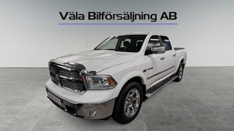 Vit Begagnad 2015 RAM 1500 Pickup | 379 900 kr (Marknadspris) - Bild 1/4