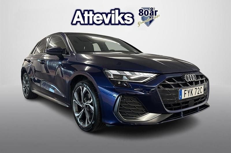 Blå Begagnad 2024 Audi A3 Sportback S-Line Halvkombi | 324 900 kr (Lite dyr) - Bild 1/4