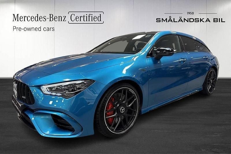 Blå Ny 2025 Mercedes CLA45 AMG Shooting Brake AMG Kombi | 719 000 kr (Dyr) - Bild 1/4