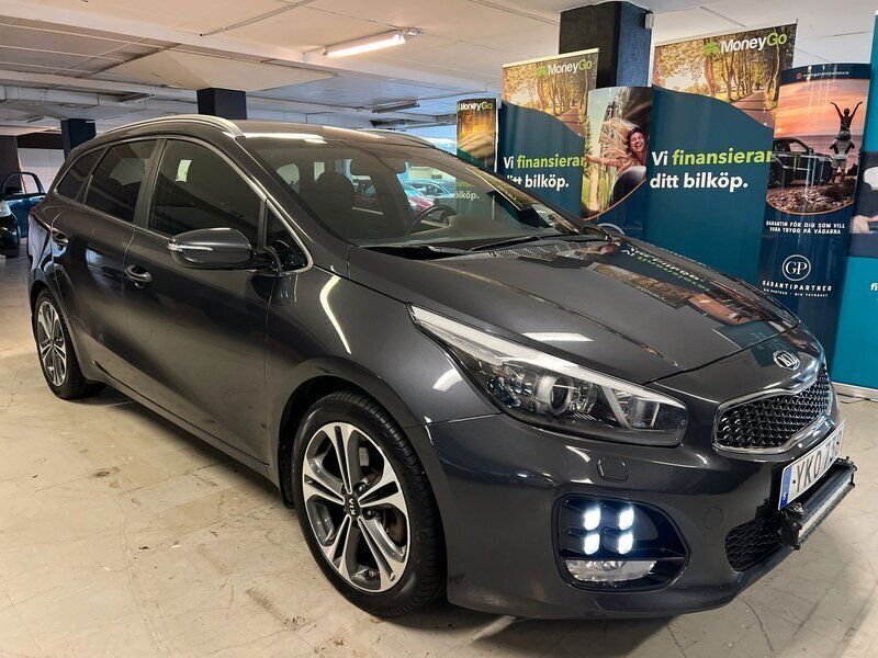 Grå Begagnad 2017 Kia Ceed Sportswagon GT-Line Kombi | 134 900 kr (Marknadspris) - Bild 1/4