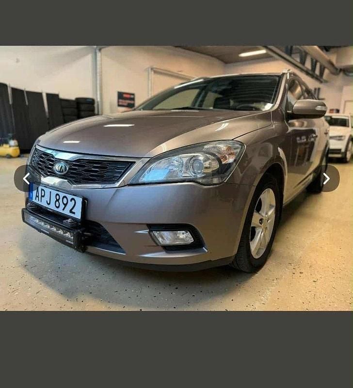 Grå Begagnad 2010 Kia Ceed 4 Kombi | 45 000 kr (Bra pris) - Bild 1/4
