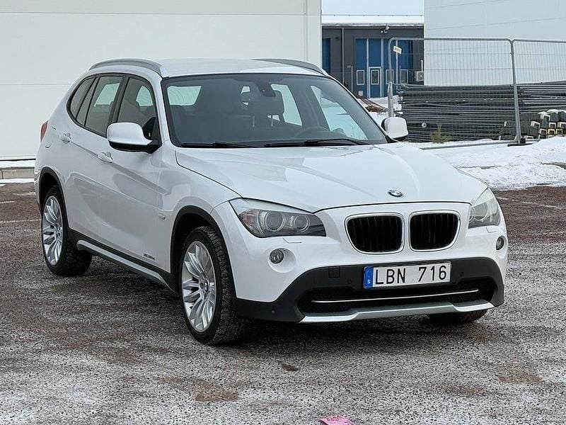 Begagnad BMW X1 143 HK (105 kW) 2010 Vit metallic SUV