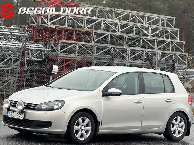 Ljusbrun (brun) Begagnad 2012 VW Golf VII Halvkombi | 72 900 kr (Marknadspris) - Bild 1/3