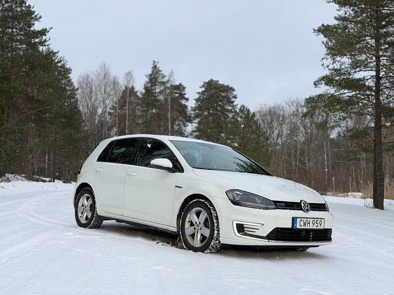 Vit Begagnad 2015 VW Golf VII GTE | 174 900 kr (Marknadspris) - Bild 1/4