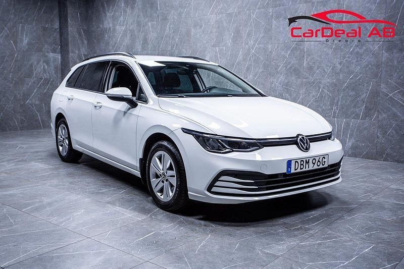 Vit Begagnad 2020 VW Golf VIII Kombi | 214 800 kr (Marknadspris) - Bild 1/4