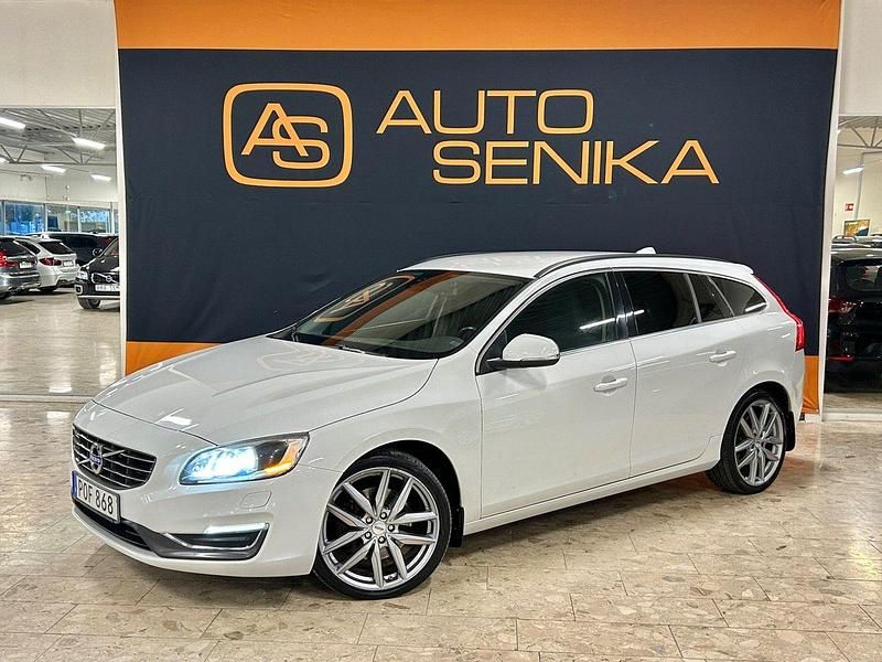 Vit Begagnad 2014 Volvo V60 Momentum Kombi | 129 900 kr (Marknadspris) - Bild 1/4