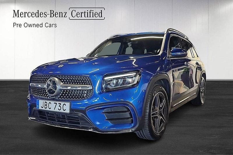 Blå Begagnad 2024 Mercedes GLB220 AMG SUV | 509 900 kr (Marknadspris) - Bild 1/4