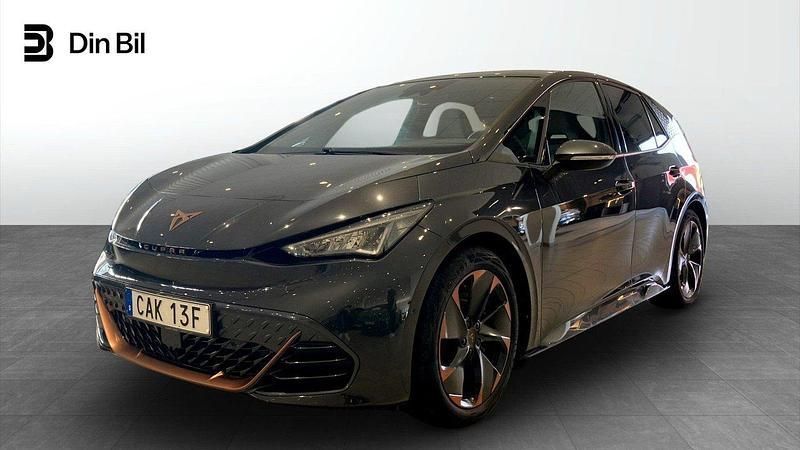Mörkgrå (quasar grey metallic) Begagnad 2022 Cupra Born Halvkombi | 284 900 kr (Lite dyr) - Bild 1/4