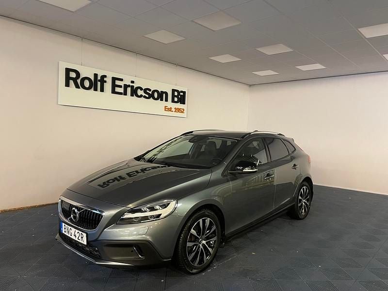 Grå Begagnad 2019 Volvo V40 CC Pro Kombi | 214 500 kr (Marknadspris) - Bild 1/4