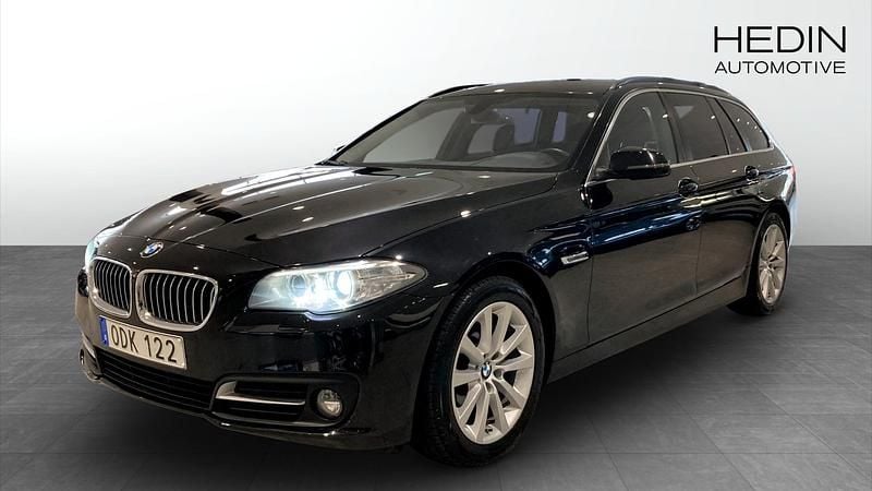 Svart (black) Begagnad 2016 BMW 520 Kombi | 174 900 kr (Marknadspris) - Bild 1/4