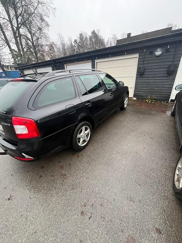 Begagnad 2011 Skoda Octavia Kombi | 23 000 kr (Superpris) - Bild 1/4