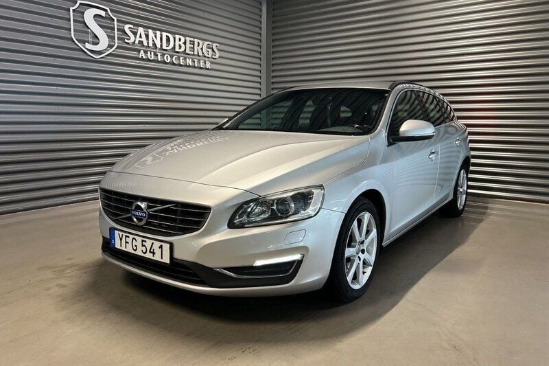 Silver Begagnad 2016 Volvo V60 Momentum Kombi | 164 500 kr (Marknadspris) - Bild 1/4