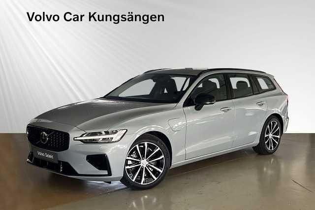 Grå Begagnad 2024 Volvo V60 Plus Kombi | 439 900 kr (Marknadspris) - Bild 1/4
