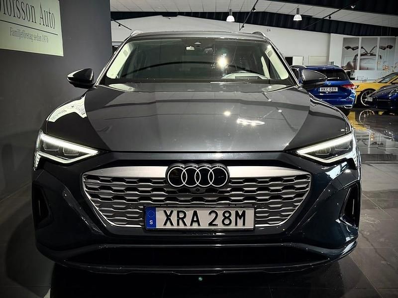 Begagnad Audi Q8 e-tron Proline 300 kW (408 HK) 2023 Grå SUV