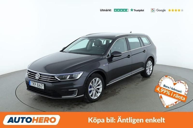 Mörkgrå Begagnad 2018 VW Passat GTE Kombi | 196 000 kr (Bra pris) - Bild 1/4