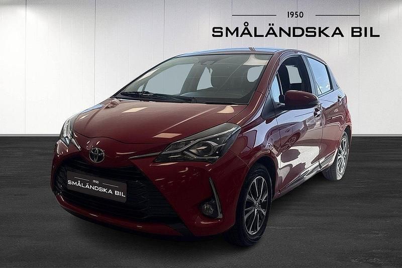 Röd Begagnad 2019 Toyota Yaris Active Halvkombi | 149 000 kr (Lite dyr) - Bild 1/4