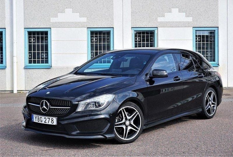 Svart Begagnad 2015 Mercedes CLA220 Shooting Brake AMG Kombi | 199 900 kr (Marknadspris) - Bild 1/4