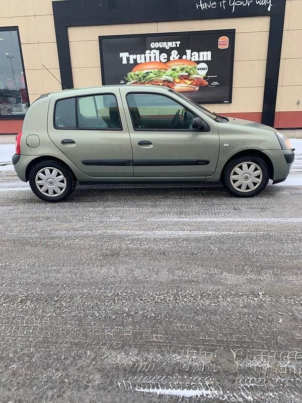 Begagnad Renault Clio II 75 HK (55 kW) 2003 Halvkombi