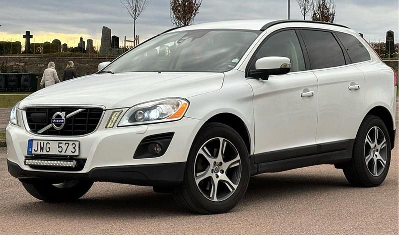 Vit Begagnad 2010 Volvo XC60 Momentum SUV | 63 500 kr - Bild 1/4