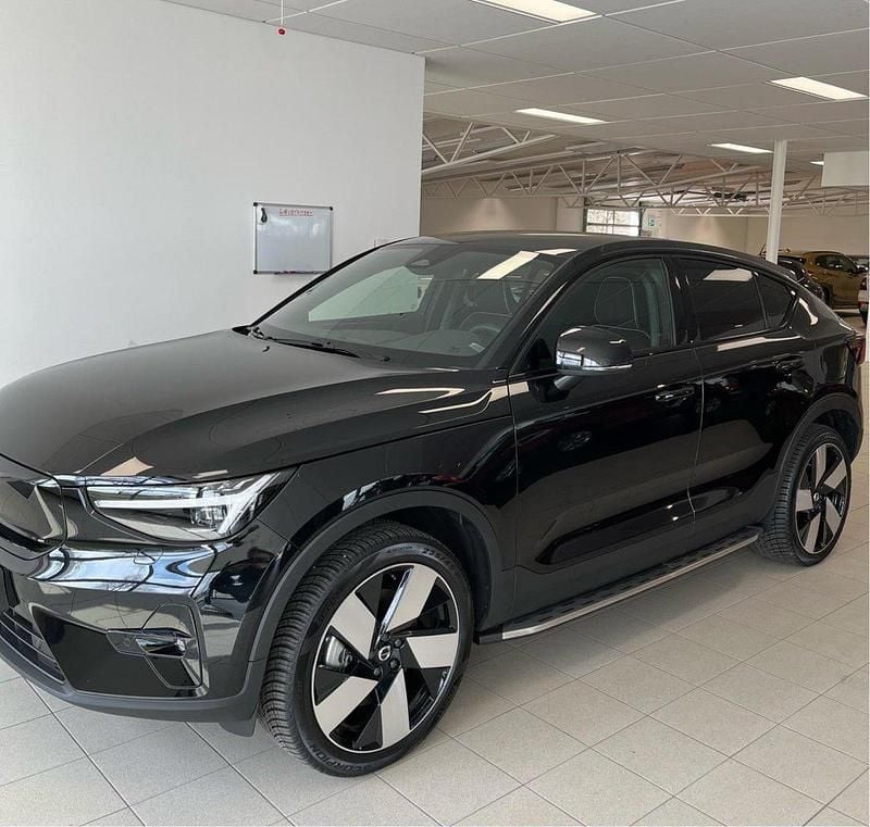 Svart Begagnad 2024 Volvo EC40 Plus SUV | 449 000 kr (Lite dyr) - Bild 1/4