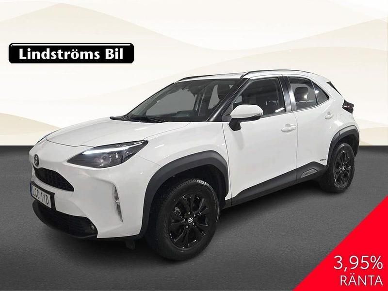 Vit Begagnad 2022 Toyota Yaris Hybrid Active | 259 900 kr (Marknadspris) - Bild 1/3