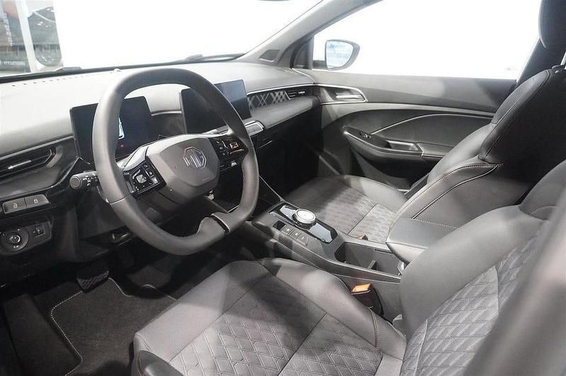 Begagnad MG MG3 Luxury 102 HK (75 kW) 2024 Okänd Halvkombi