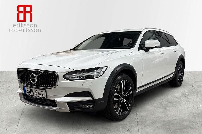 Vit Begagnad 2018 Volvo V90 CC Momentum Kombi | 319 900 kr (Lite dyr) - Bild 1/4