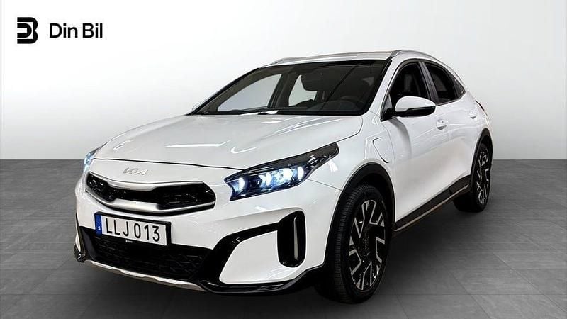 Vit Begagnad 2023 Kia XCeed SUV | 259 800 kr (Superpris) - Bild 1/4