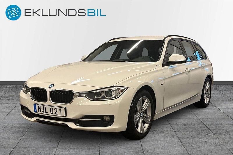 Vit Begagnad 2015 BMW 318 Sport Line Kombi | 119 900 kr (Marknadspris) - Bild 1/4