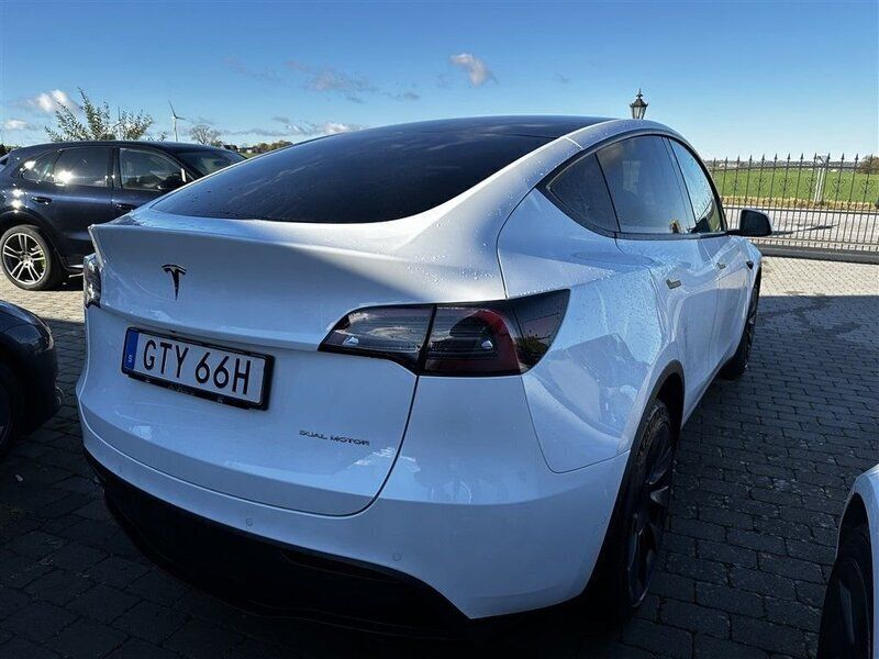 Begagnad Tesla Model Y Long Range AWD 378 kW (514 HK) 2021 Vit SUV