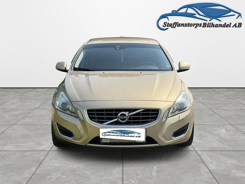 Begagnad Volvo S60 Momentum 164 HK (120 kW) 2010 Ljusbrun (brun) Sedan