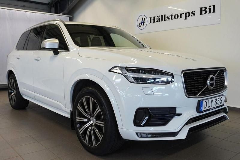 Vit Begagnad 2019 Volvo XC90 R-Design SUV | 469 900 kr (Marknadspris) - Bild 1/4