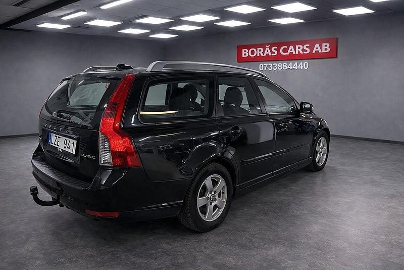 Begagnad Volvo V50 Momentum 114 HK (83 kW) 2011 Svart Kombi