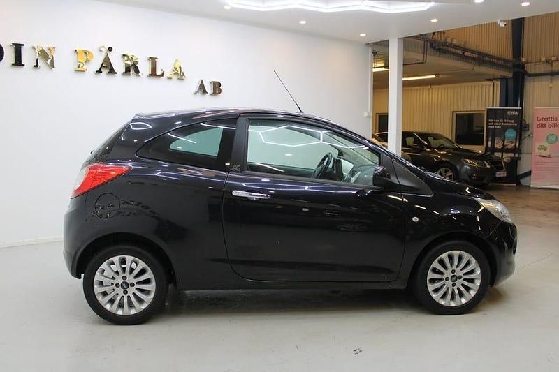 Begagnad Ford Ka Titanium 69 HK (50 kW) 2012 Svart Halvkombi