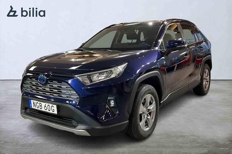 Blå Begagnad 2024 Toyota RAV4 Hybrid SUV | 384 500 kr (Superpris) - Bild 1/1