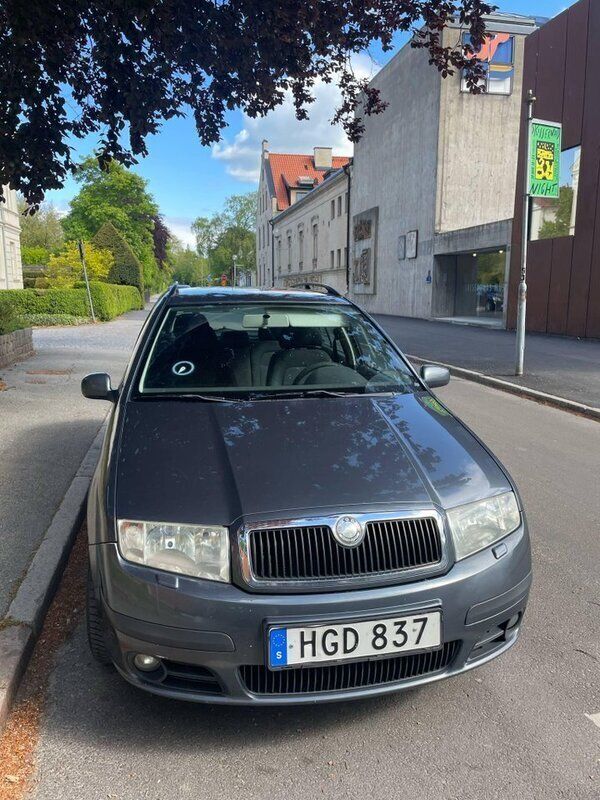 Grå Begagnad 2007 Skoda Fabia Kombi | 16 900 kr (Marknadspris) - Bild 1/4