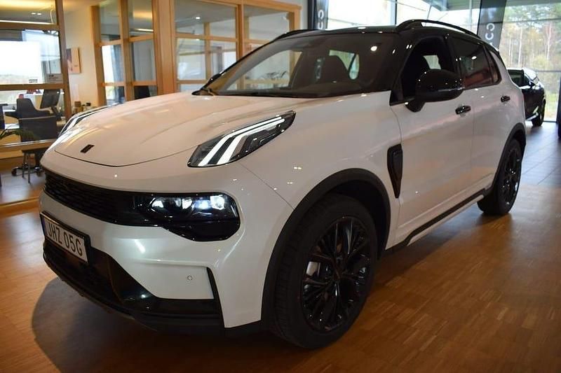 Vit Ny 2025 Lynk & Co 01 SUV | 499 990 kr (Dyr) - Bild 1/4