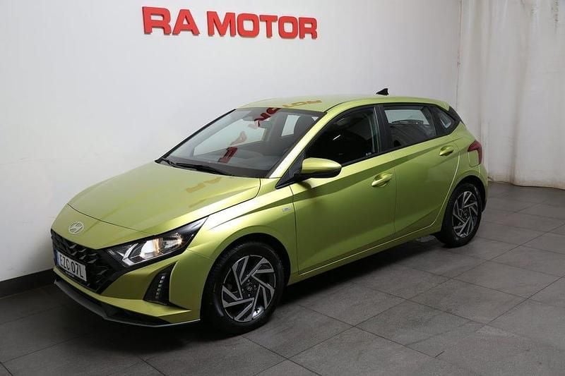 Lucid lime Begagnad 2023 Hyundai i20 Essential Halvkombi | 208 800 kr (Lite dyr) - Bild 1/3