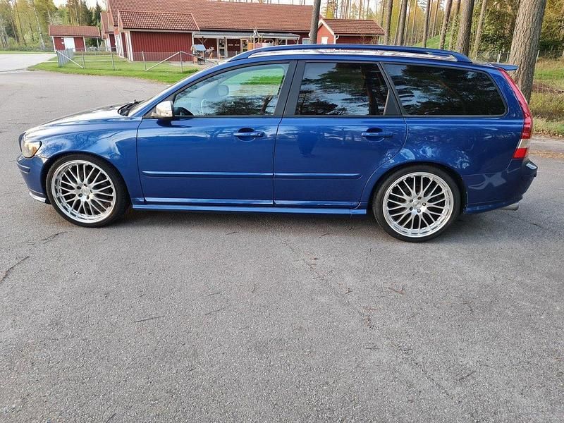 Blå Begagnad 2007 Volvo V50 R-Design Kombi | 65 000 kr (Marknadspris) - Bild 1/4