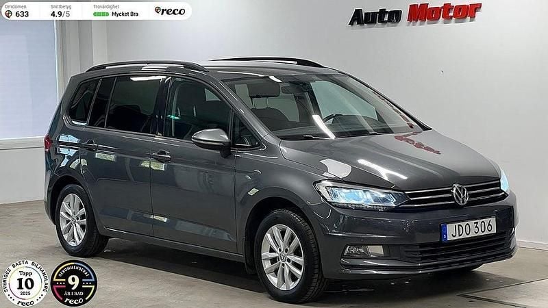 Mörkgrå Begagnad 2016 VW Touran Minibuss | 159 900 kr (Marknadspris) - Bild 1/3