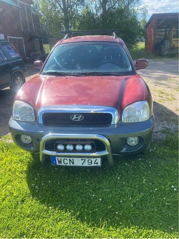 Röd Begagnad 2004 Hyundai Santa Fe SUV | 22 000 kr (Dyr) - Bild 1/4